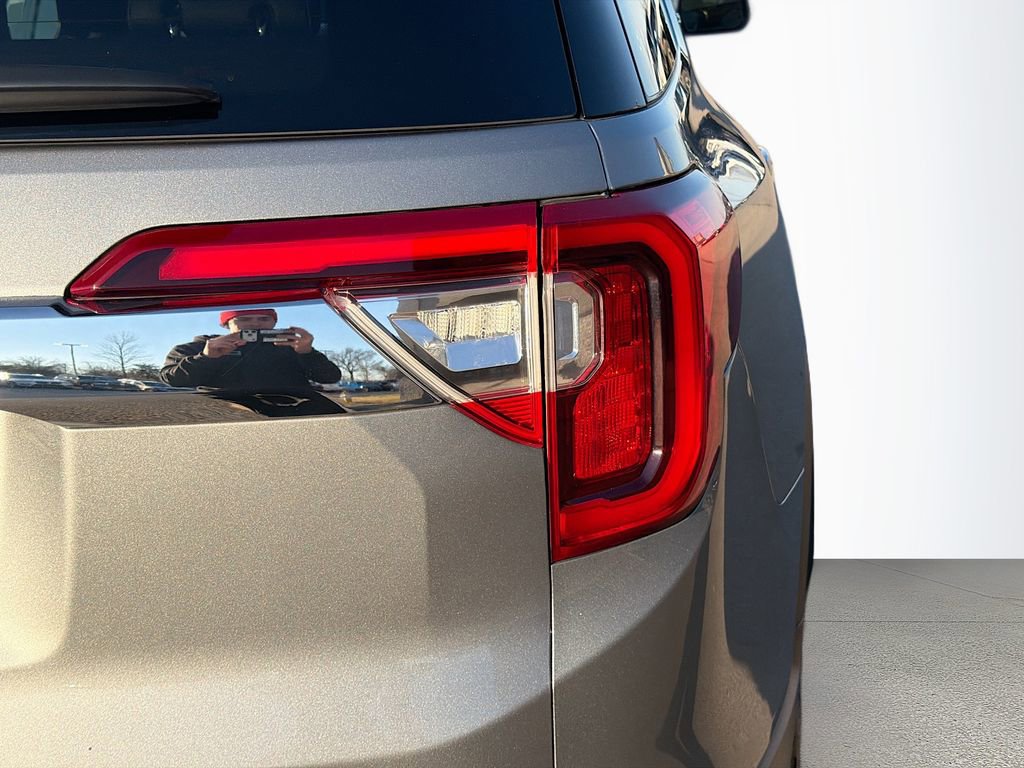 Used 2023 GMC Acadia SLT image 12