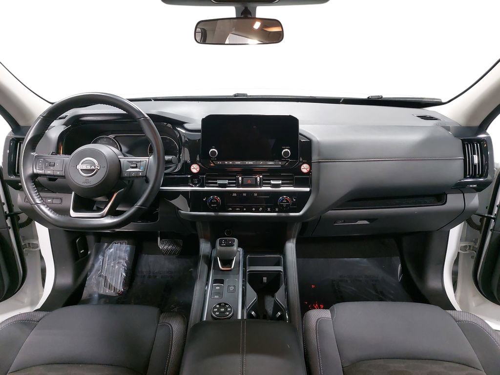 Used 2025 Nissan Pathfinder SV image 9