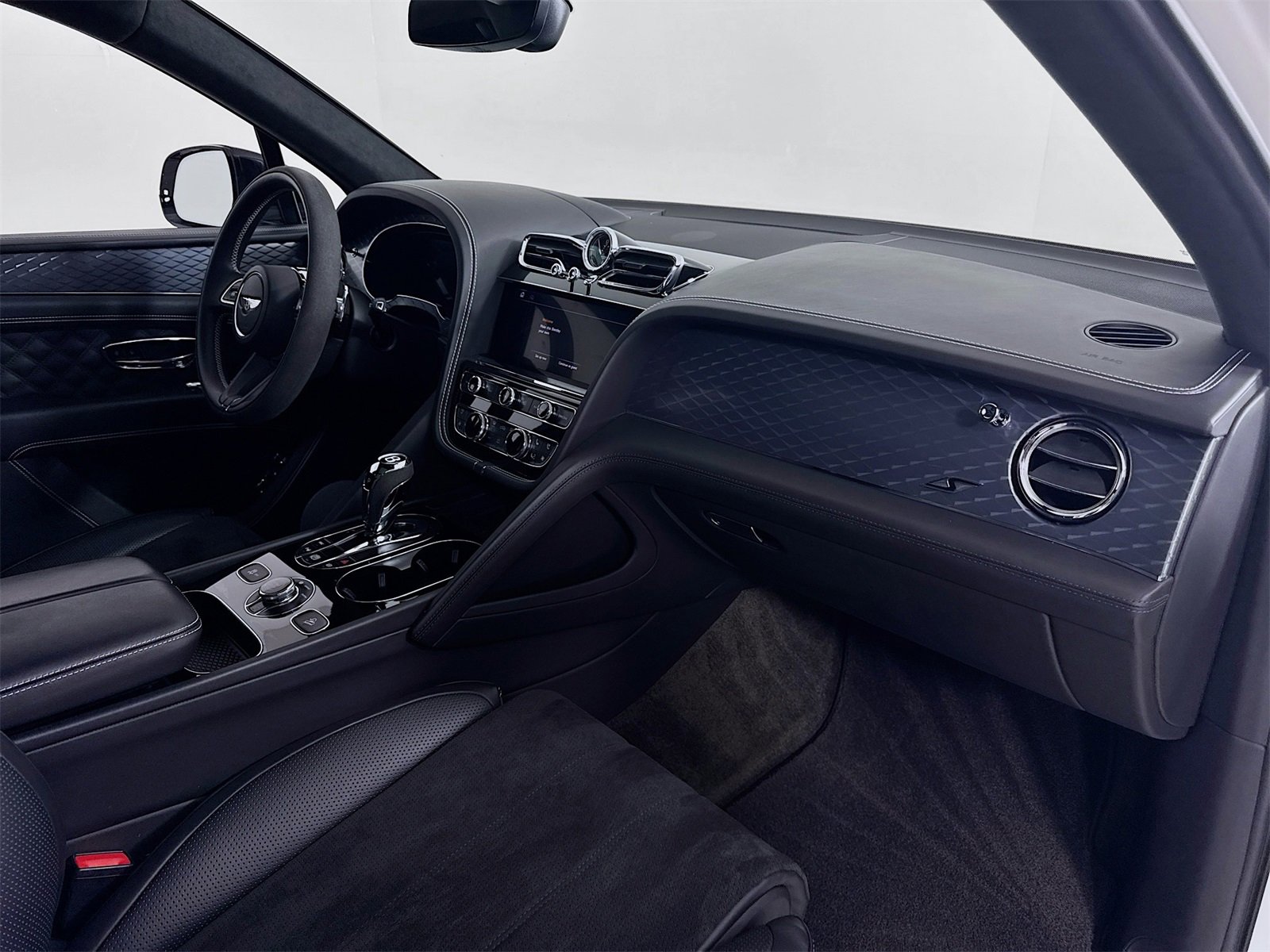 Used 2022 Bentley Bentayga image 28