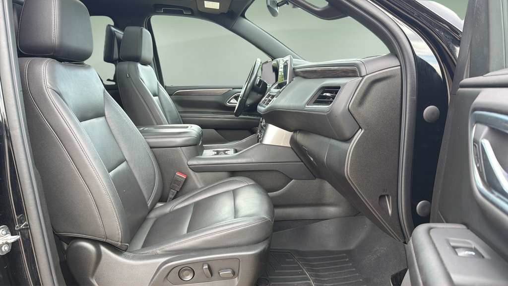 Used 2021 Chevrolet Suburban LT w/ LT Signature Package AWD/4WD image 30