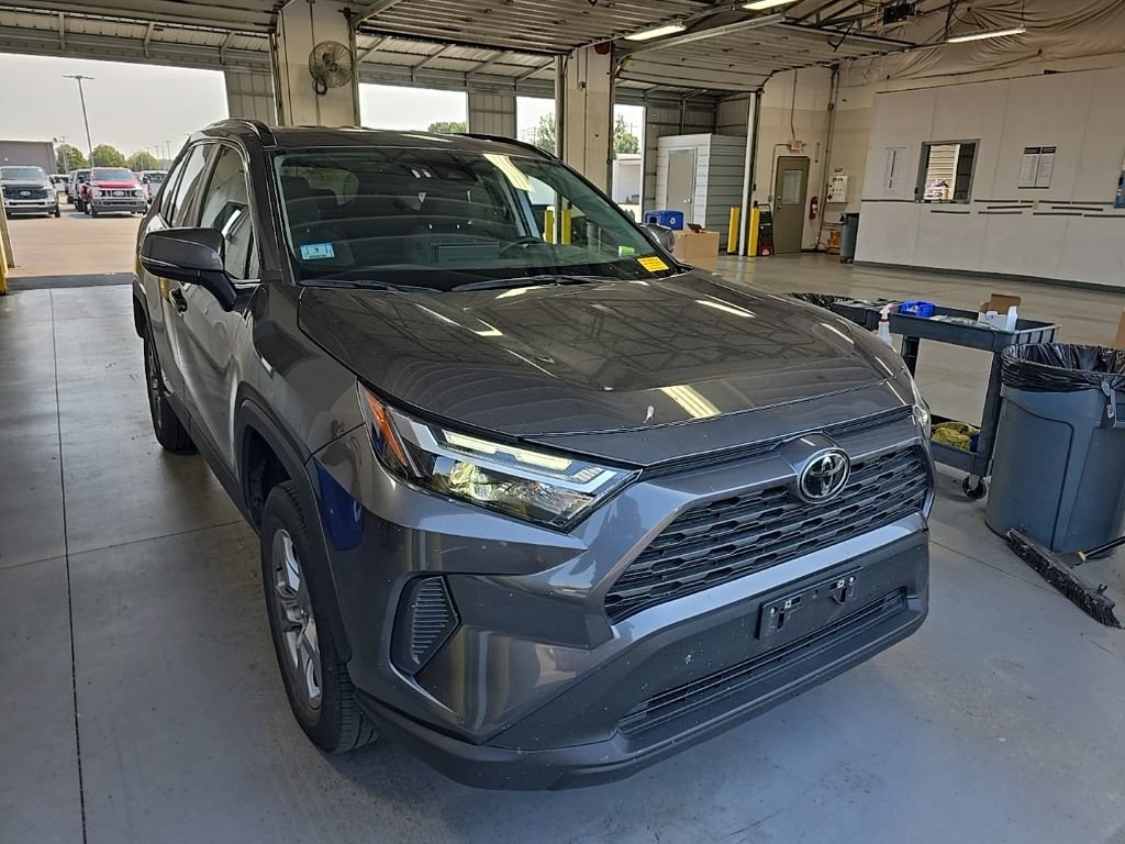 Used 2025 Toyota RAV4 XLE AWD/4WD image 1