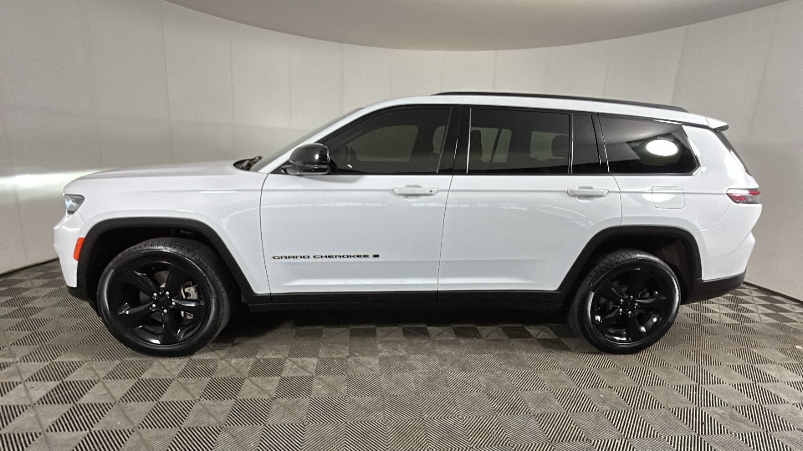 Used 2021 Jeep Grand Cherokee L Laredo AWD/4WD image 6