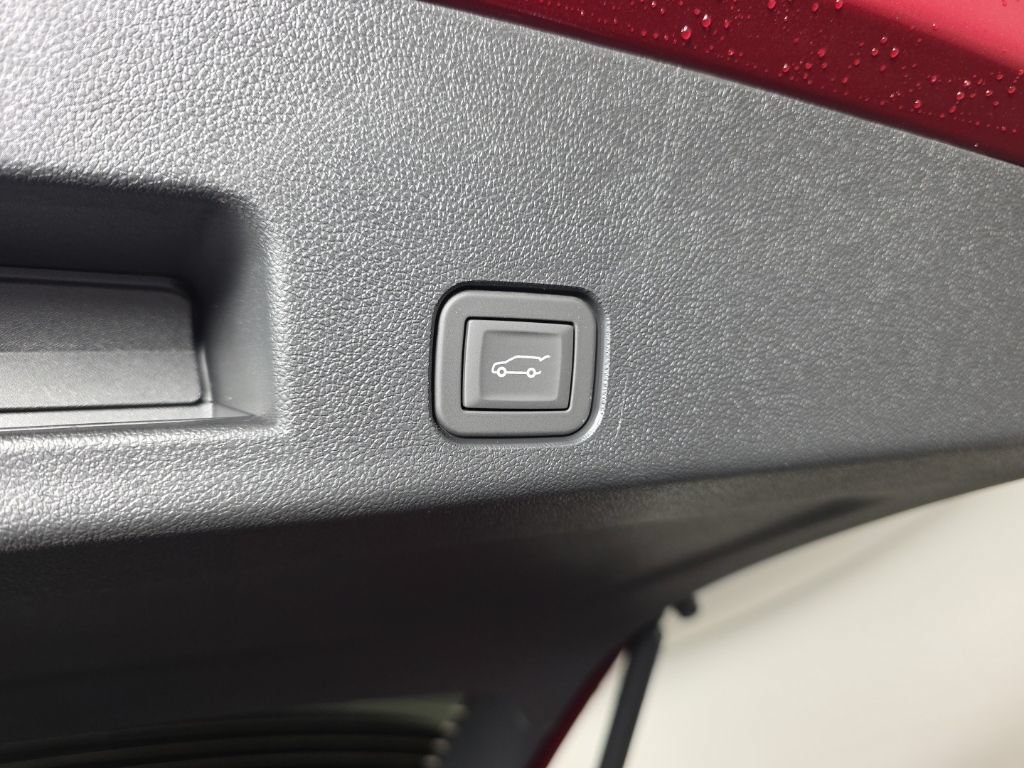 New 2027 Chevrolet Traverse RS w/ LPO, Floor Liner Package FWD image 35