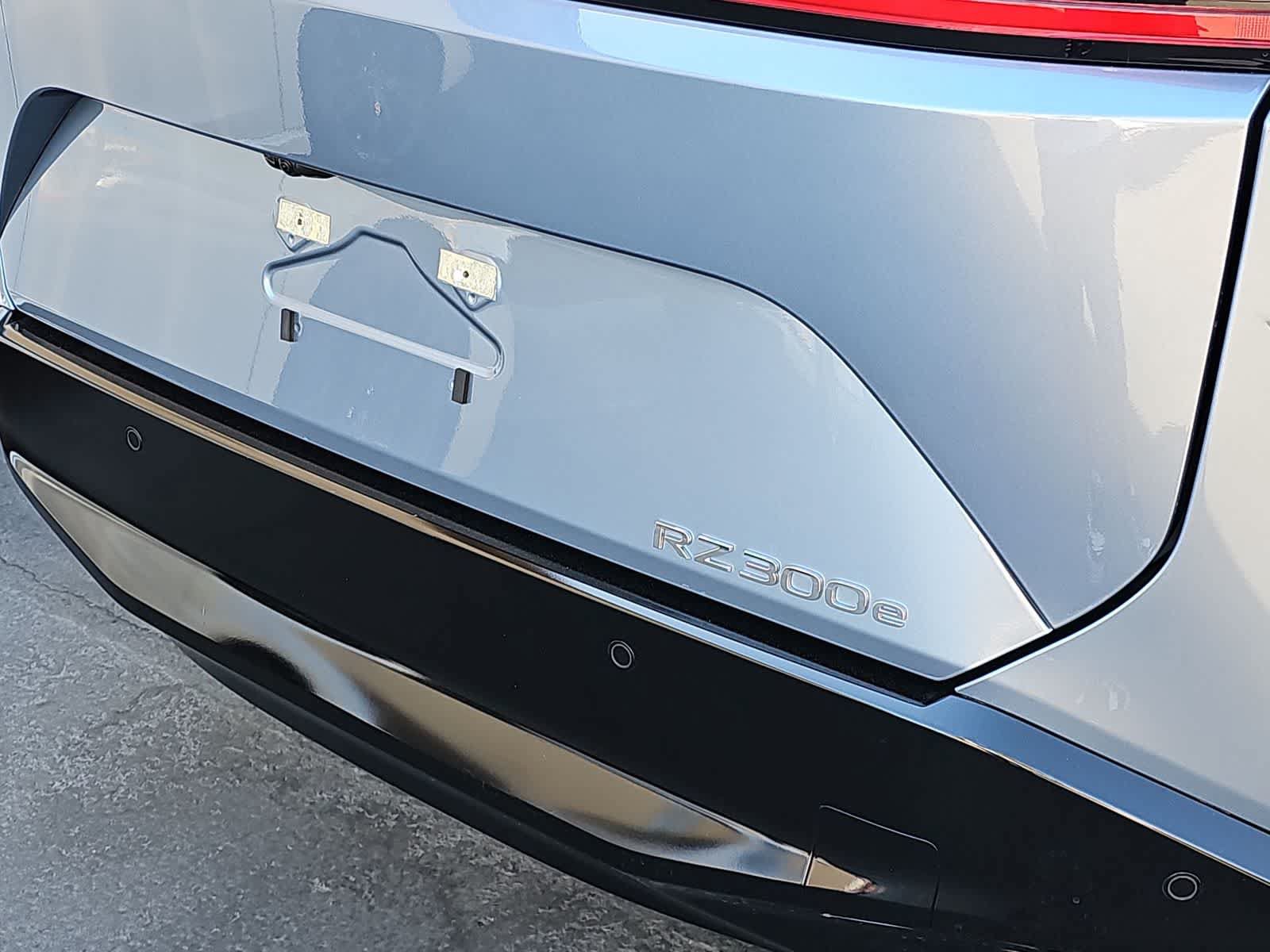 Used 2025 Lexus RZ 300e FWD image 11