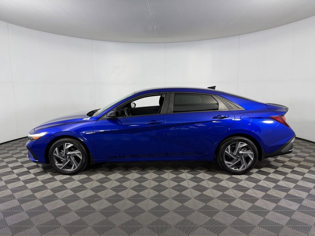 Used 2025 Hyundai Elantra Sport image 9