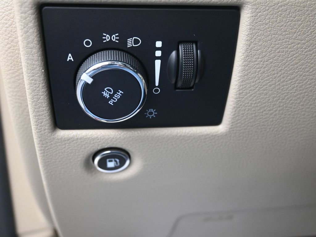 Used 2018 Jeep Grand Cherokee Limited AWD/4WD image 19
