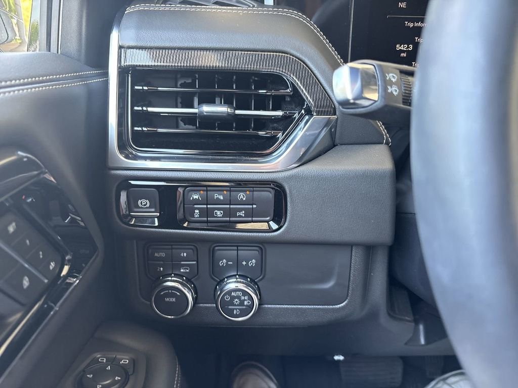 Certified 2025 GMC Yukon Elevation image 18