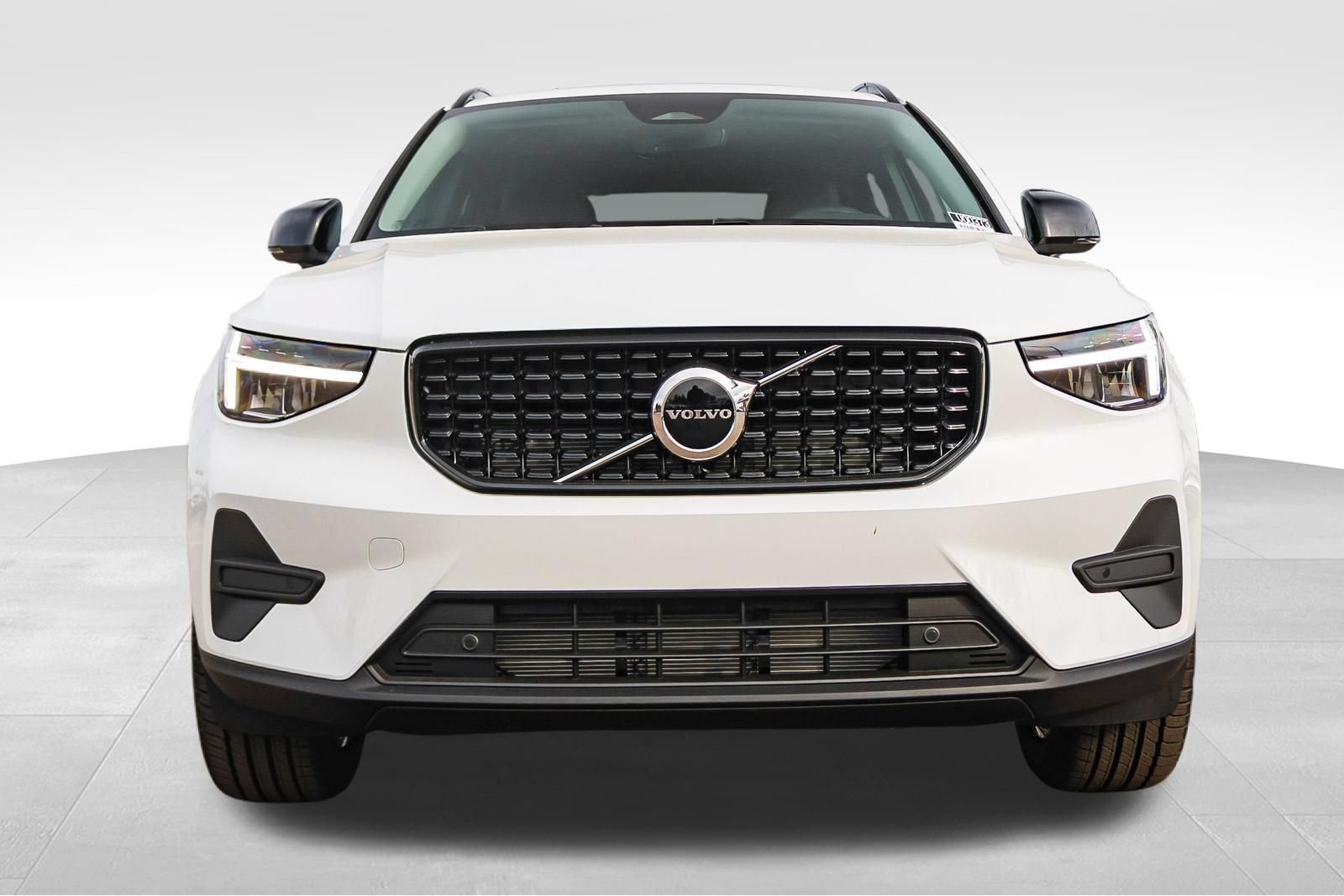 New 2026 Volvo XC40 B5 Core w/ Climate Package AWD/4WD image 2
