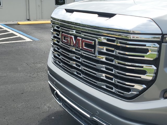 Used 2023 GMC Sierra 1500 Denali w/ Technology Package AWD/4WD image 9