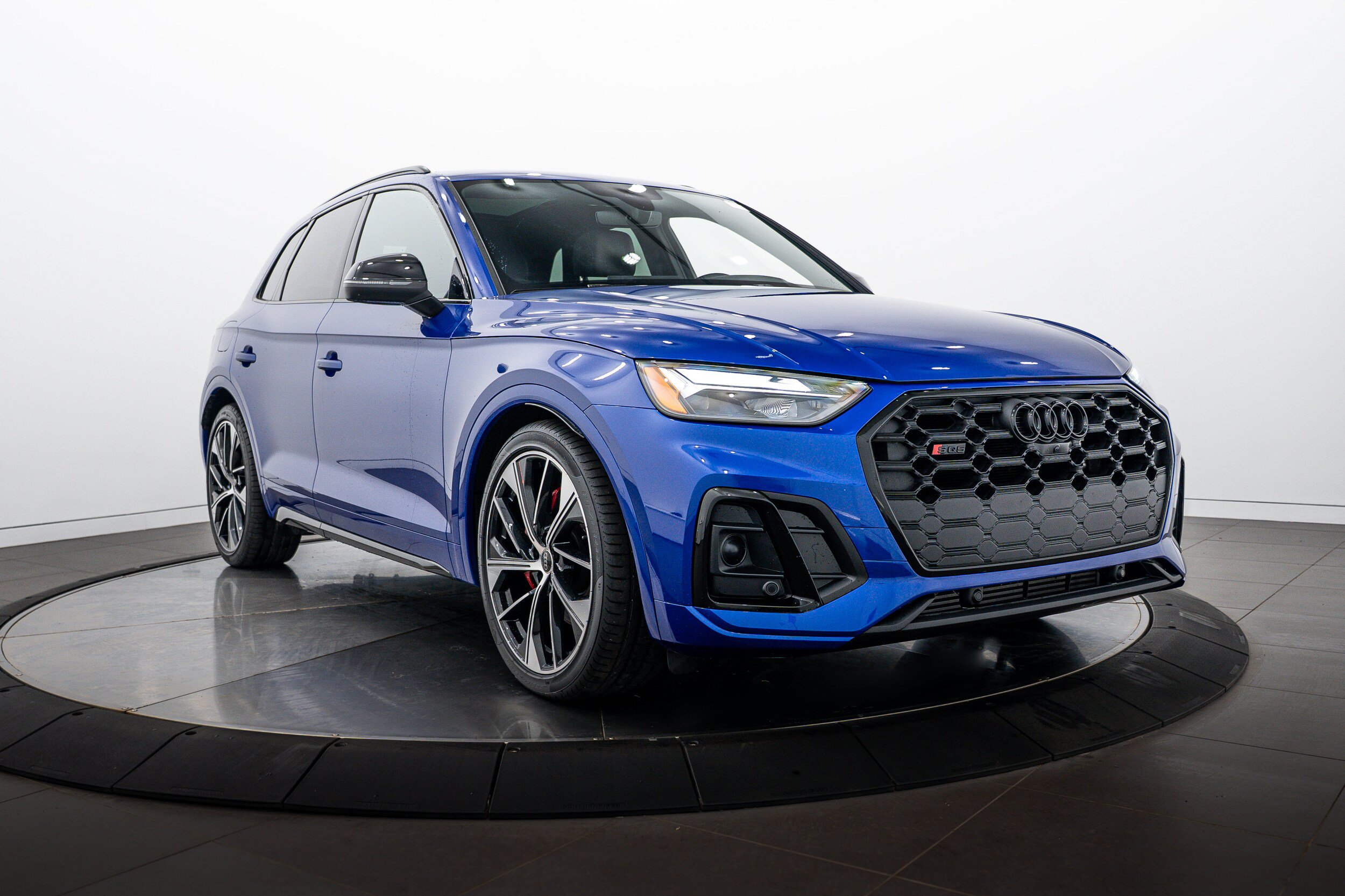 Certified 2024 Audi SQ5 Premium Plus AWD/4WD image 2