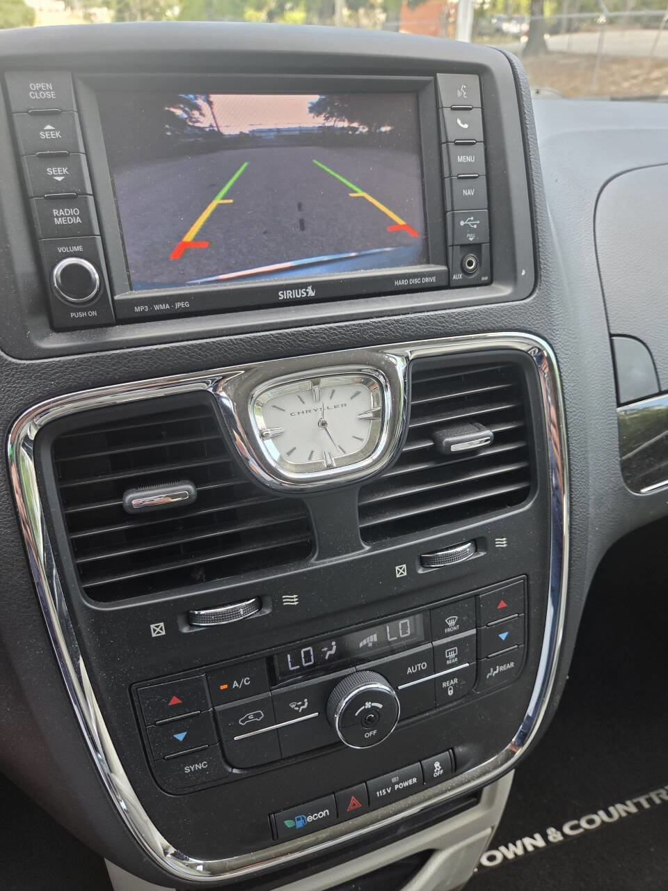 Used 2013 Chrysler Town & Country Touring image 12