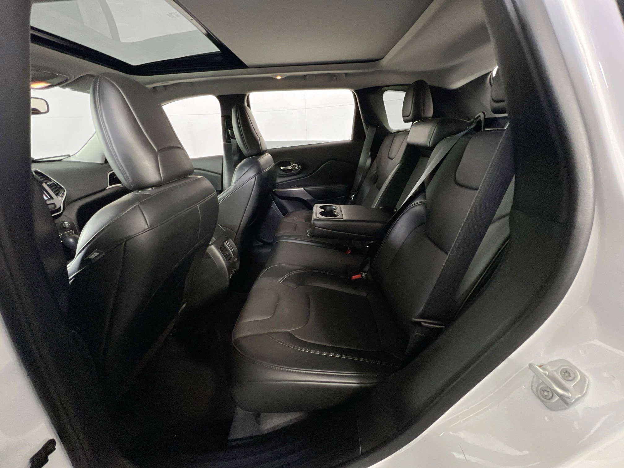 Used 2022 Jeep Cherokee Limited w/ Mopar Interior Package image 24