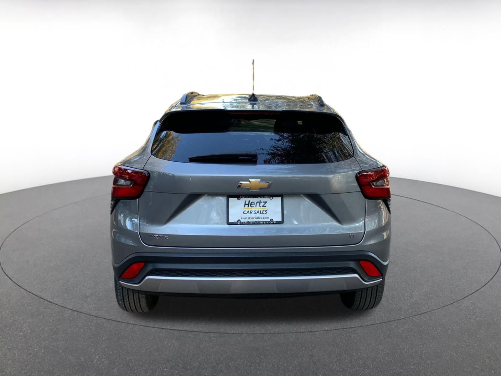 Used 2025 Chevrolet Trax LT w/ LT Convenience Package image 6