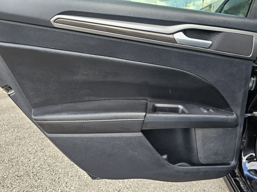 Used 2020 Ford Fusion SEL FWD image 31