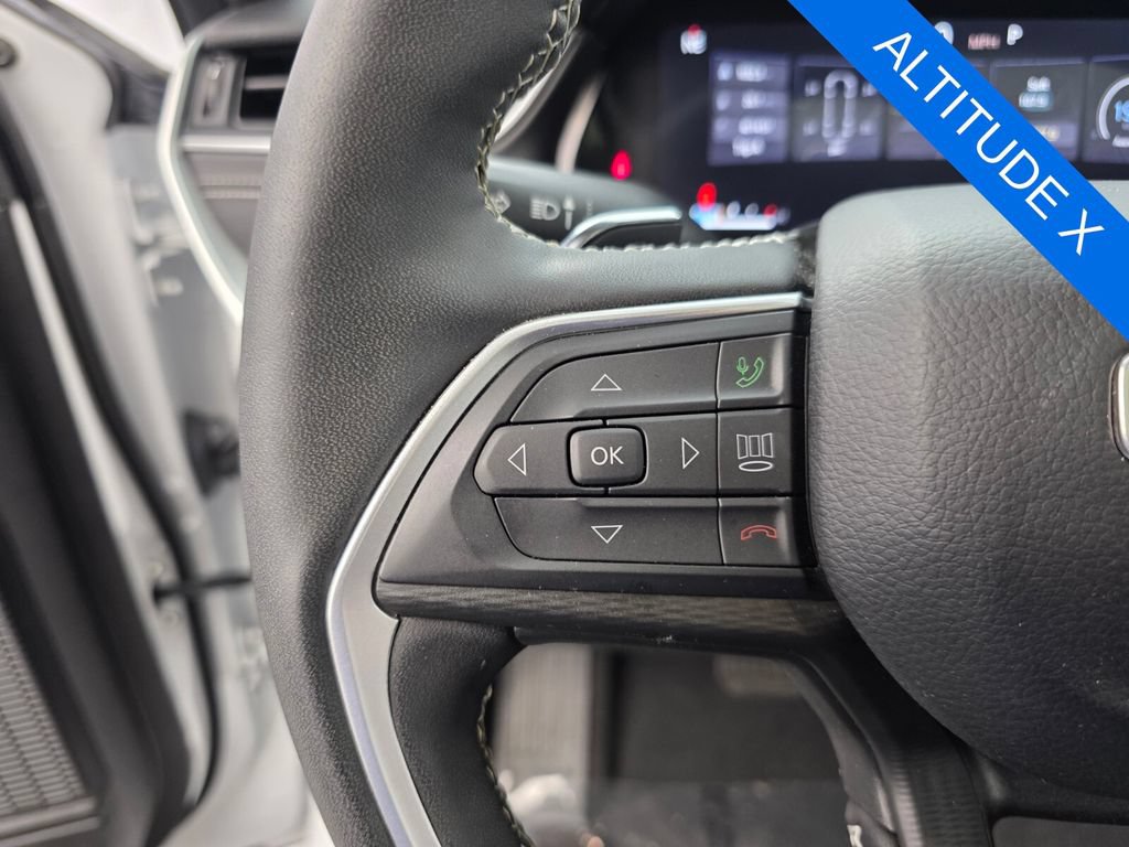 Used 2023 Jeep Grand Cherokee Altitude AWD/4WD image 19