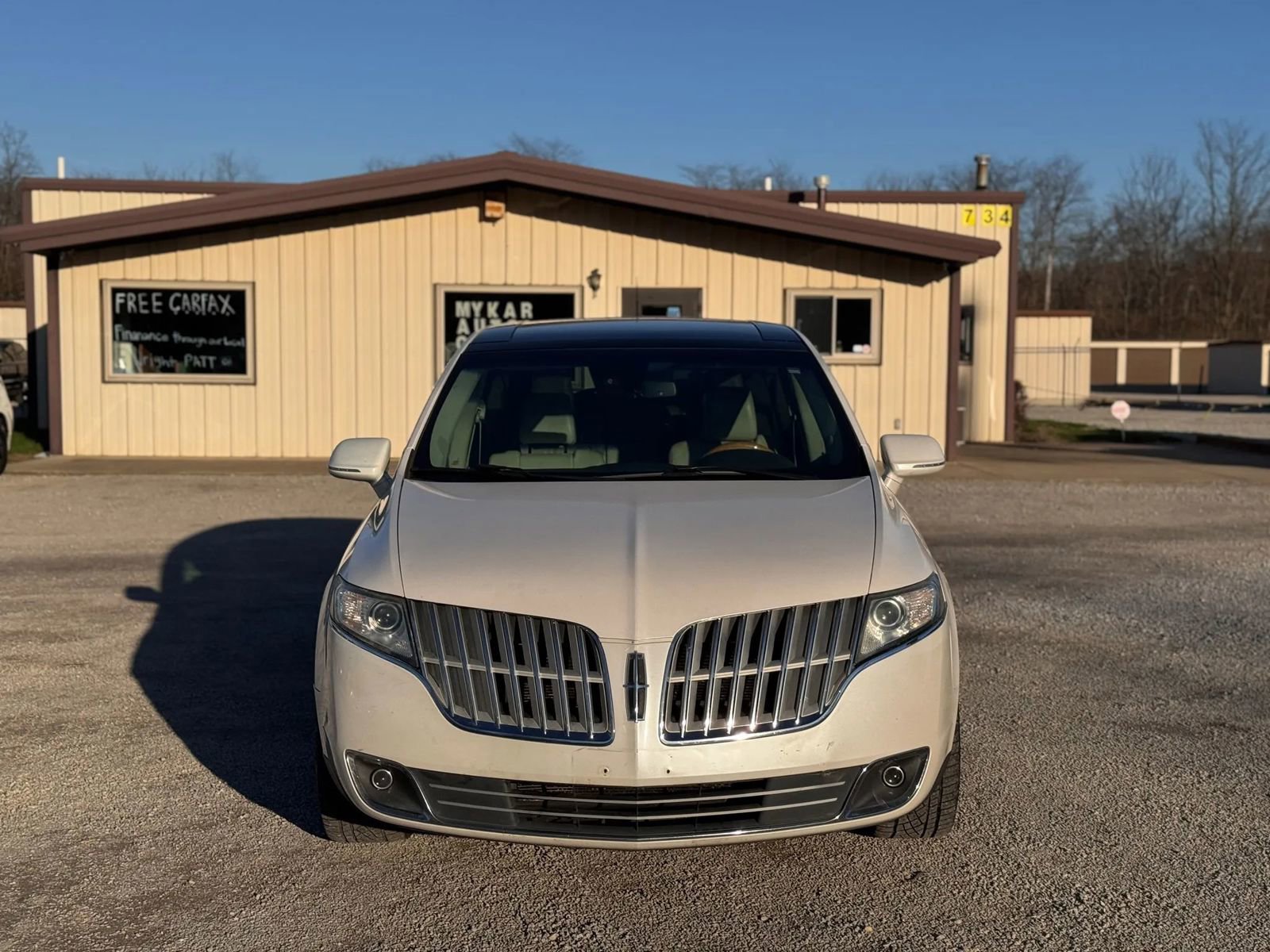 Used 2012 Lincoln MKT AWD image 2