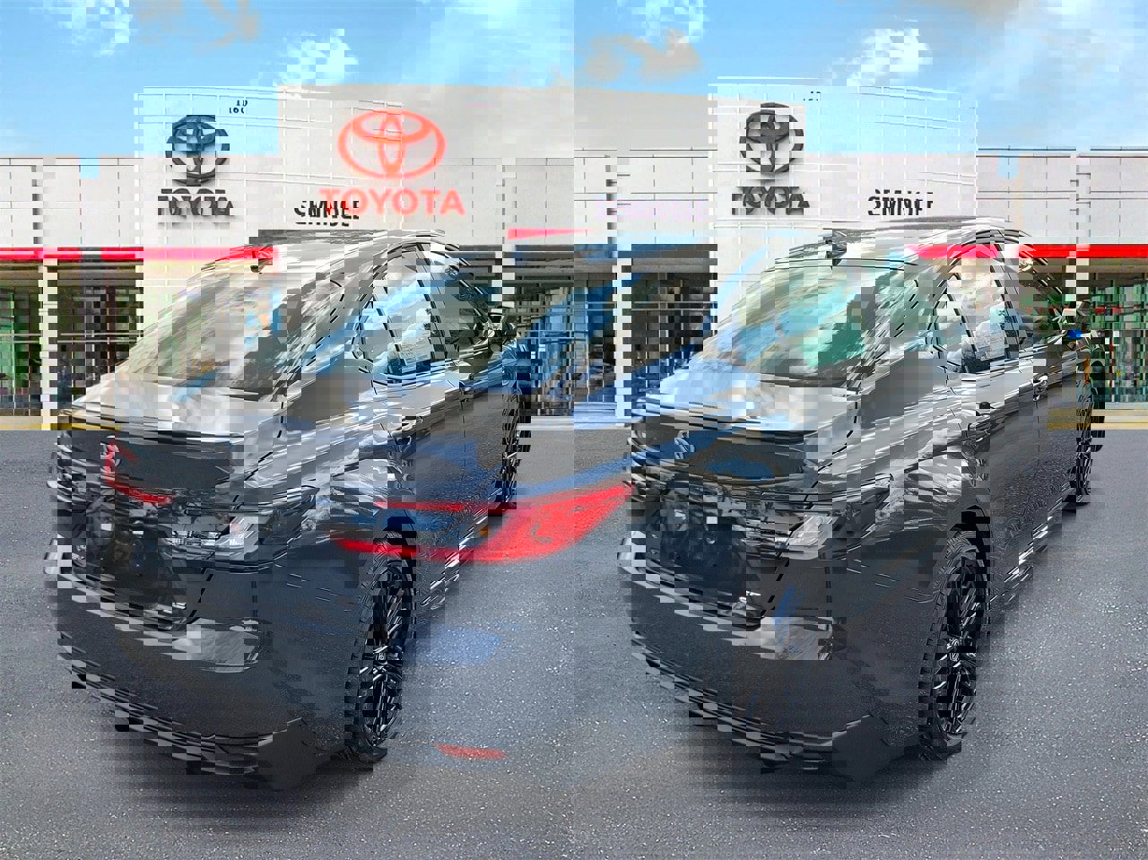 Used 2026 Toyota Camry SE image 3