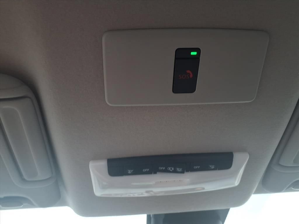New 2025 Nissan Versa SR w/ Trunk Package FWD image 21
