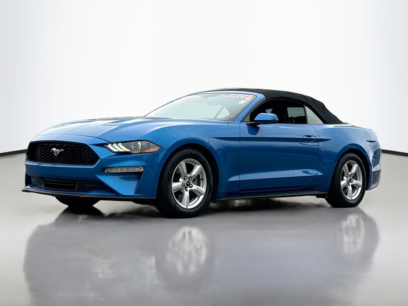 Used 2019 Ford Mustang Convertible RWD image 10