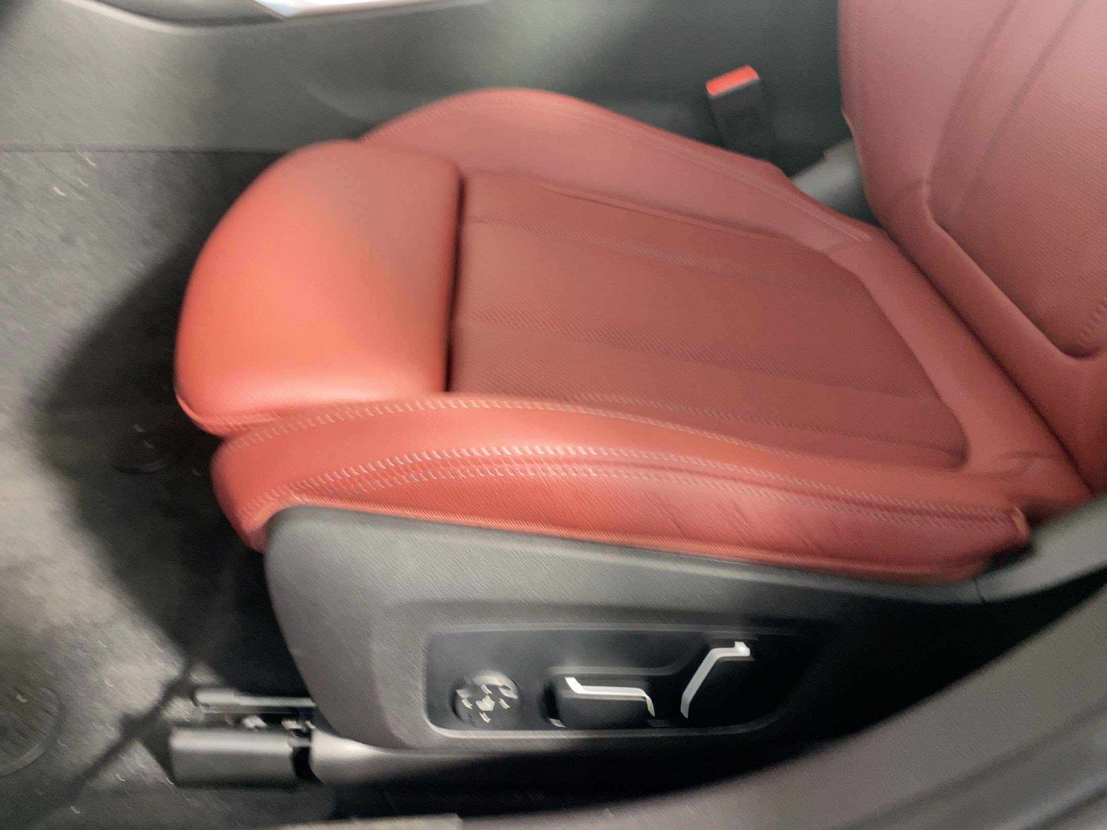 Used 2026 BMW 330i Sedan w/ M Sport Package image 11