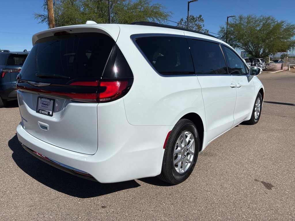 Used 2022 Chrysler Pacifica Touring-L image 5
