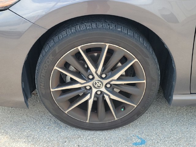 Used 2022 Toyota Camry SE FWD image 6