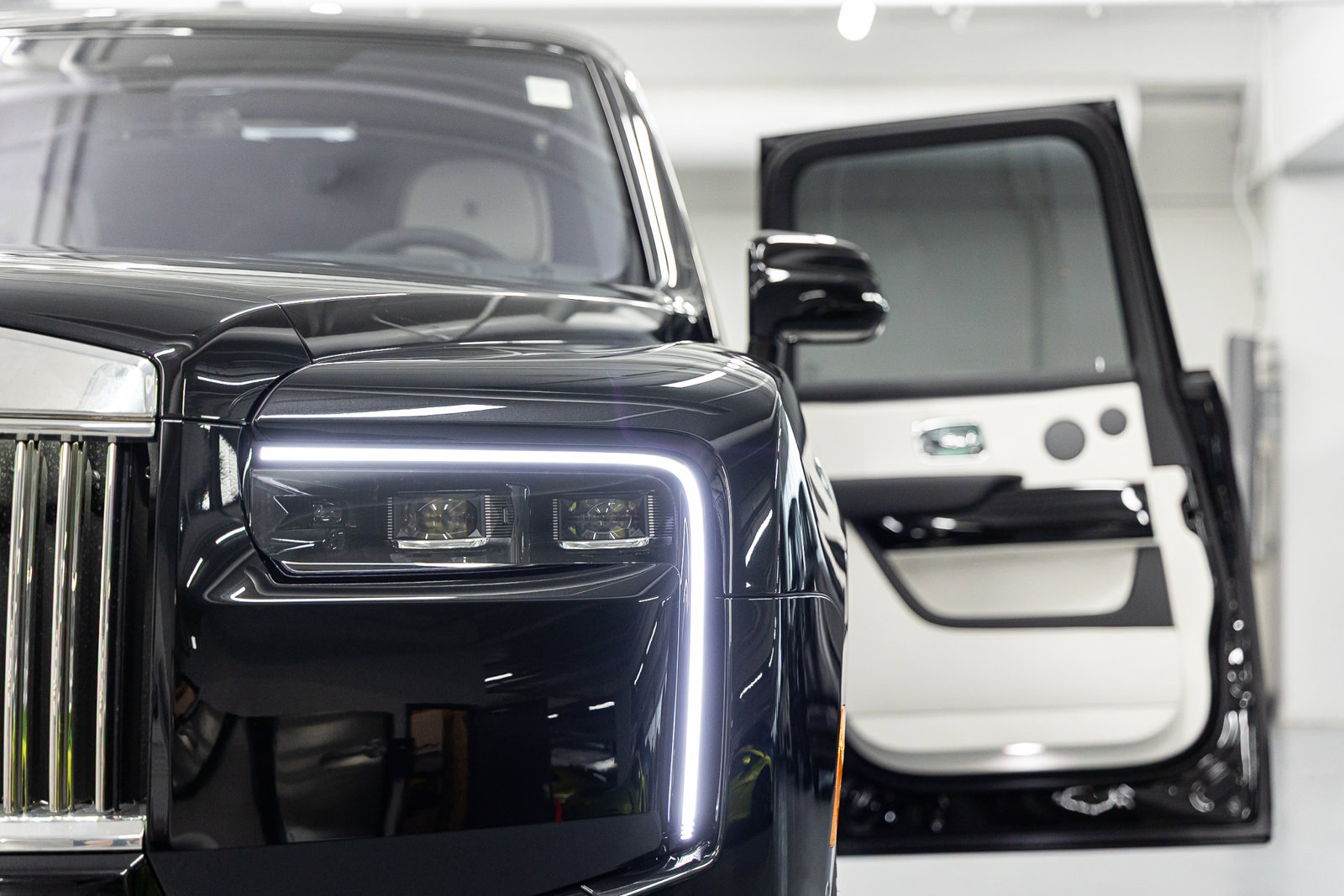 New 2026 Rolls-Royce Cullinan AWD/4WD image 28