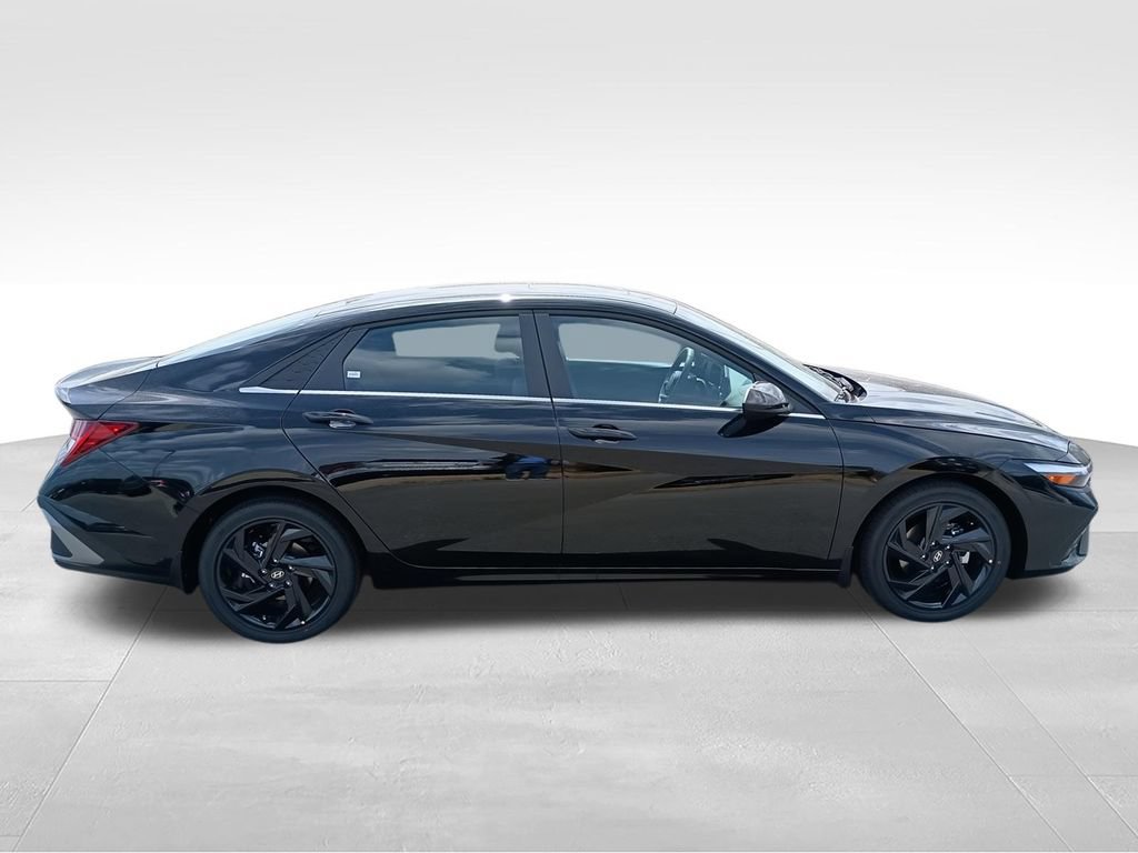 New 2026 Hyundai Elantra SEL Sport Premium FWD image 9
