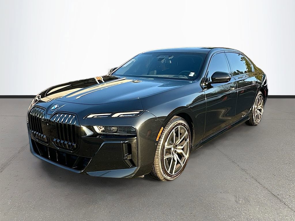 Used 2023 BMW 760i xDrive image 3