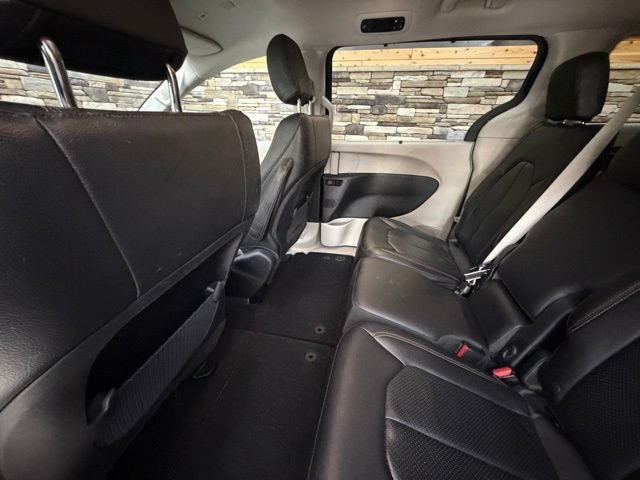 Used 2018 Chrysler Pacifica Touring-L FWD image 30