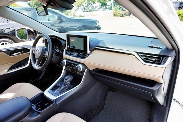 Used 2025 Toyota RAV4 XLE w/ Convenience Package FWD image 11