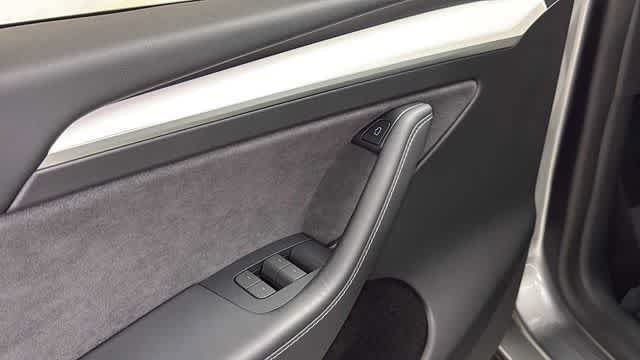 Used 2024 Tesla Model Y Performance AWD/4WD image 13