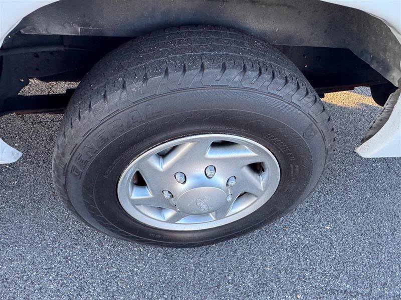 Used 2014 Ford E-250 and Econoline 250 Extended w/ Power Group image 32