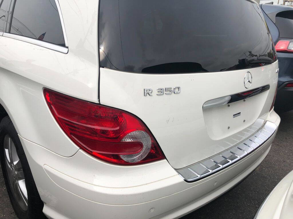 Used 2009 Mercedes-Benz R 350 4MATIC w/ Premium 1 Pkg image 17