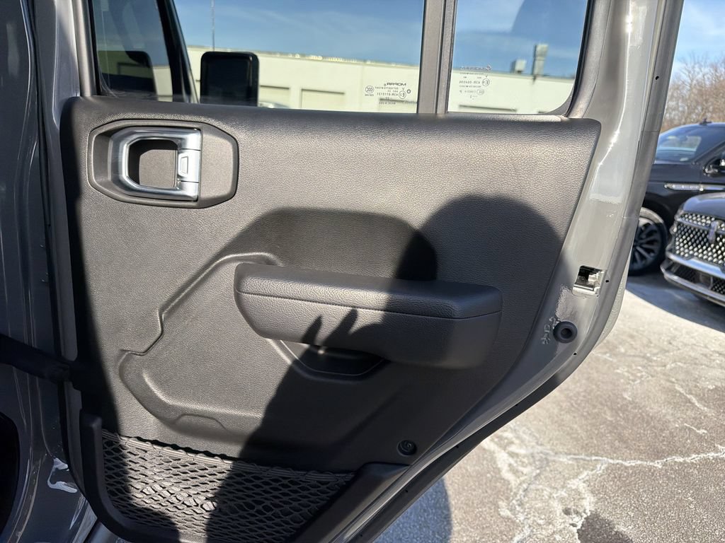 Used 2022 Jeep Wrangler Unlimited Rubicon 4xe w/ Cold Weather Group AWD/4WD image 17