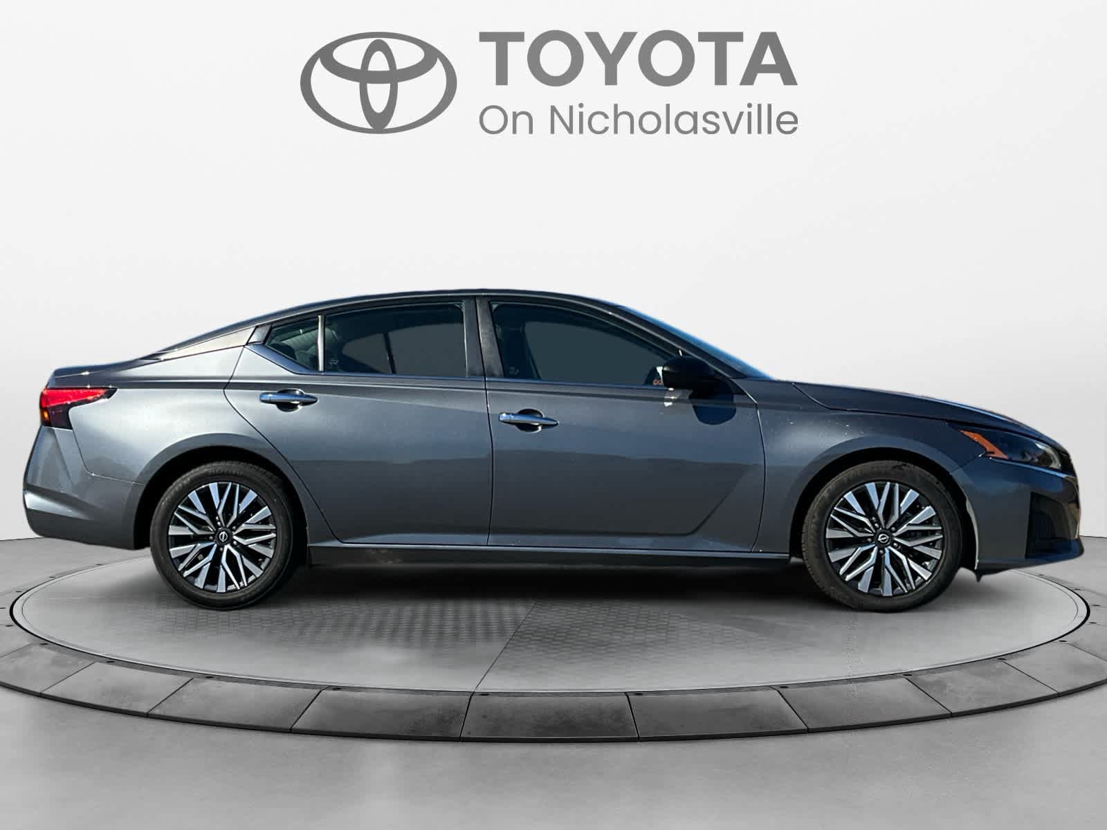 Used 2024 Nissan Altima 2.5 SV FWD image 6
