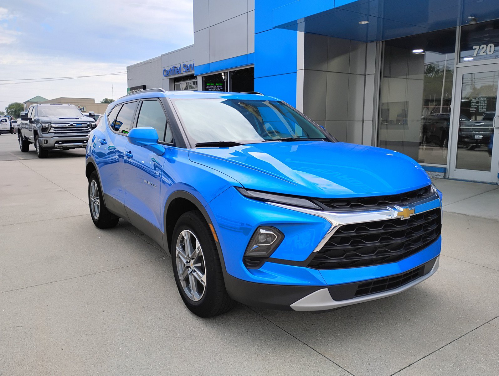 Used 2024 Chevrolet Blazer LT w/ Convenience Package FWD image 3