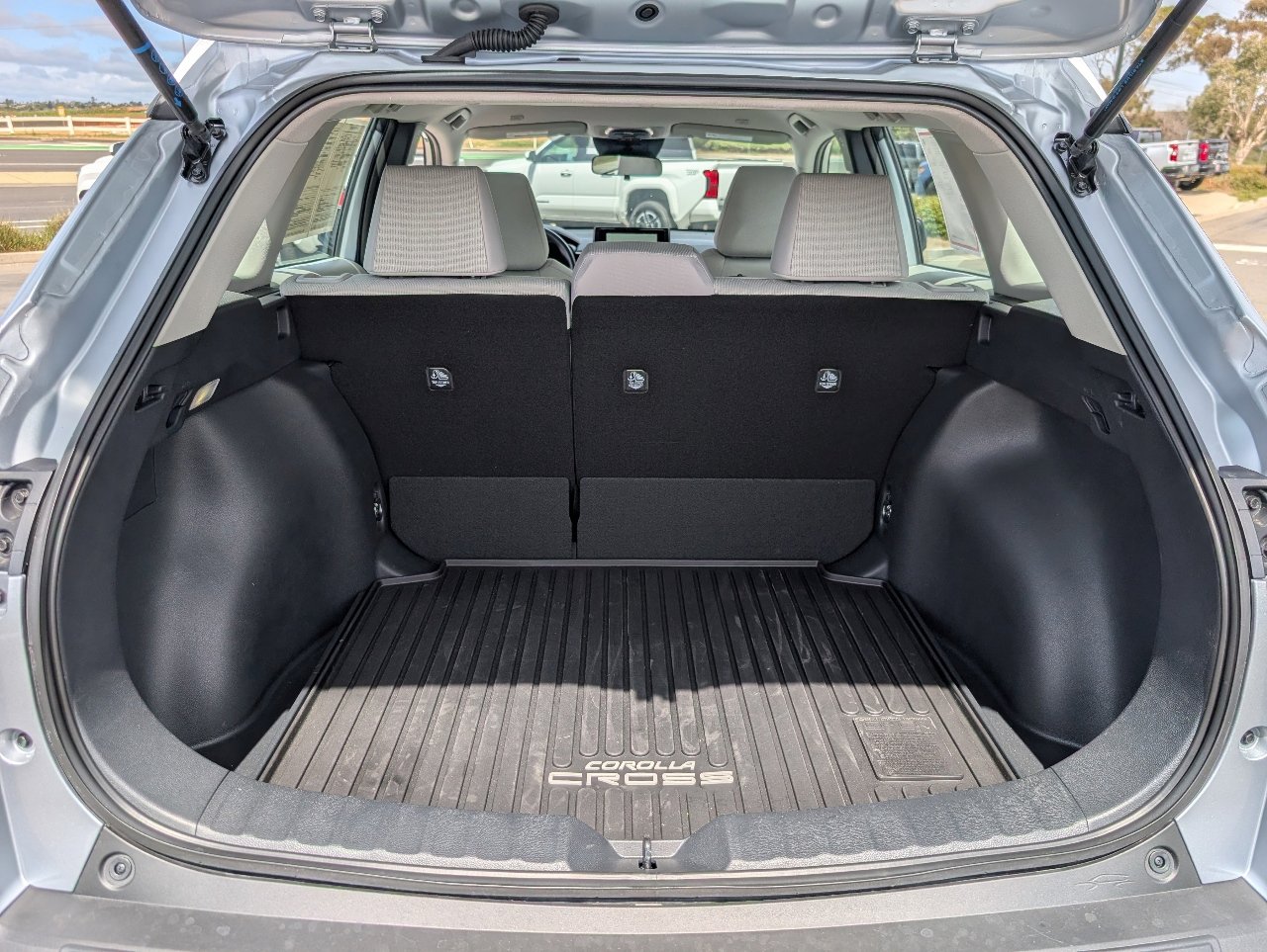 Used 2026 Toyota Corolla Cross L image 9