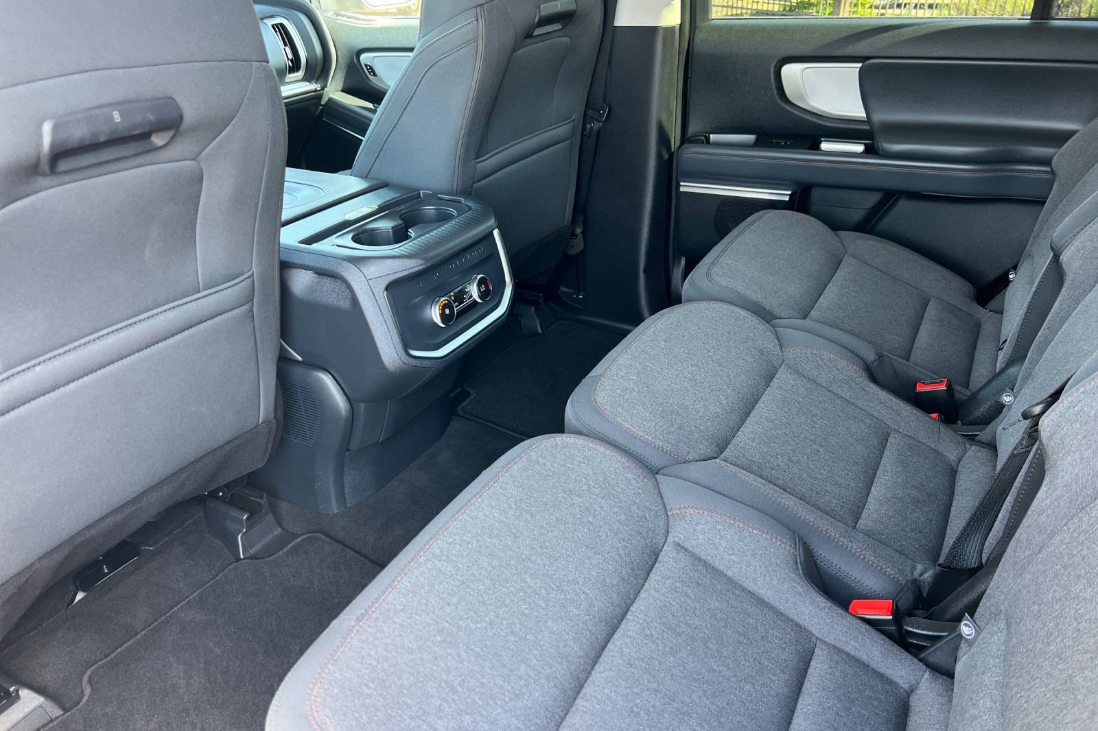 Used 2025 Ford Expedition Active AWD/4WD image 12