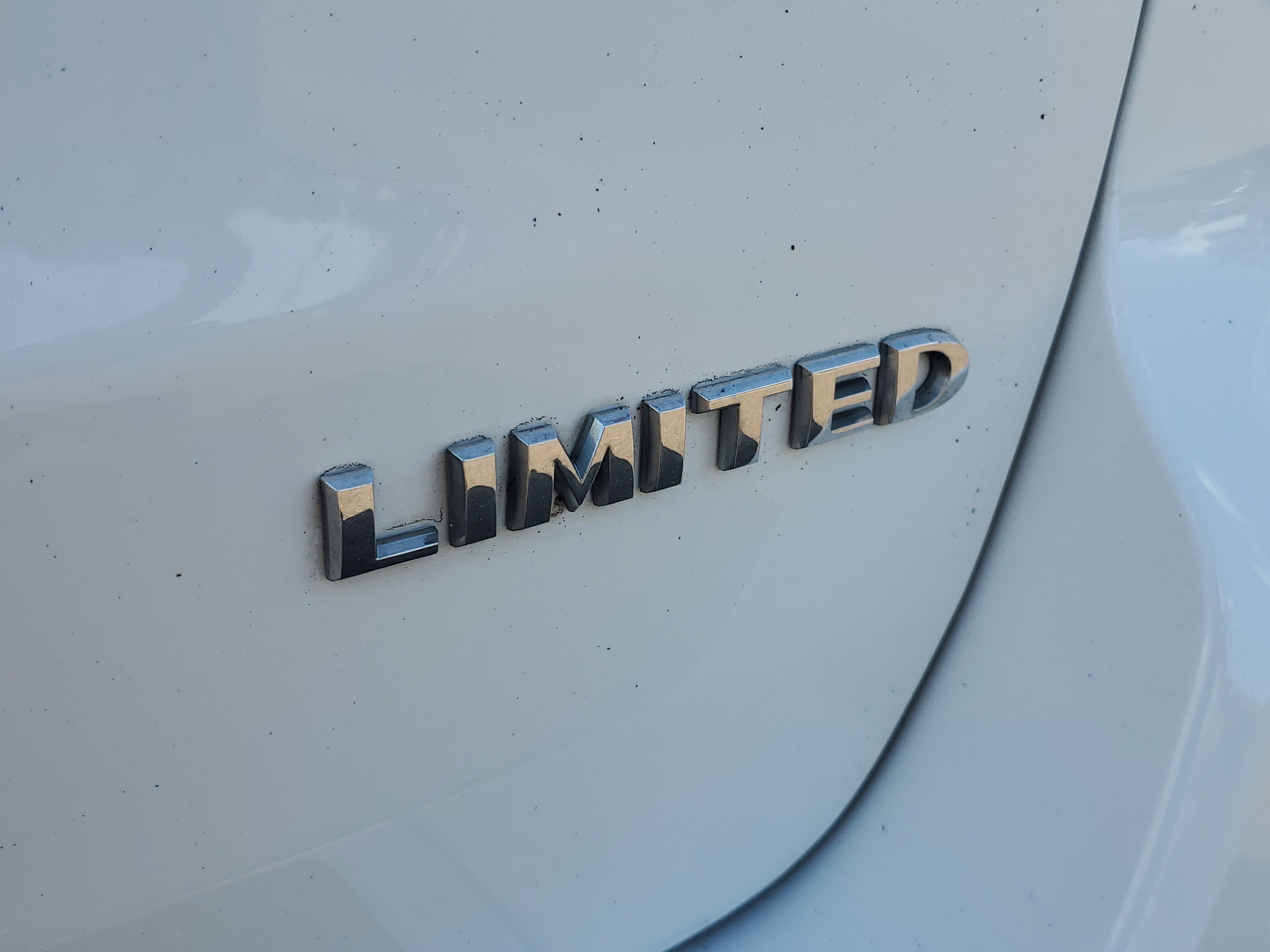 Used 2017 Jeep Grand Cherokee Limited image 2