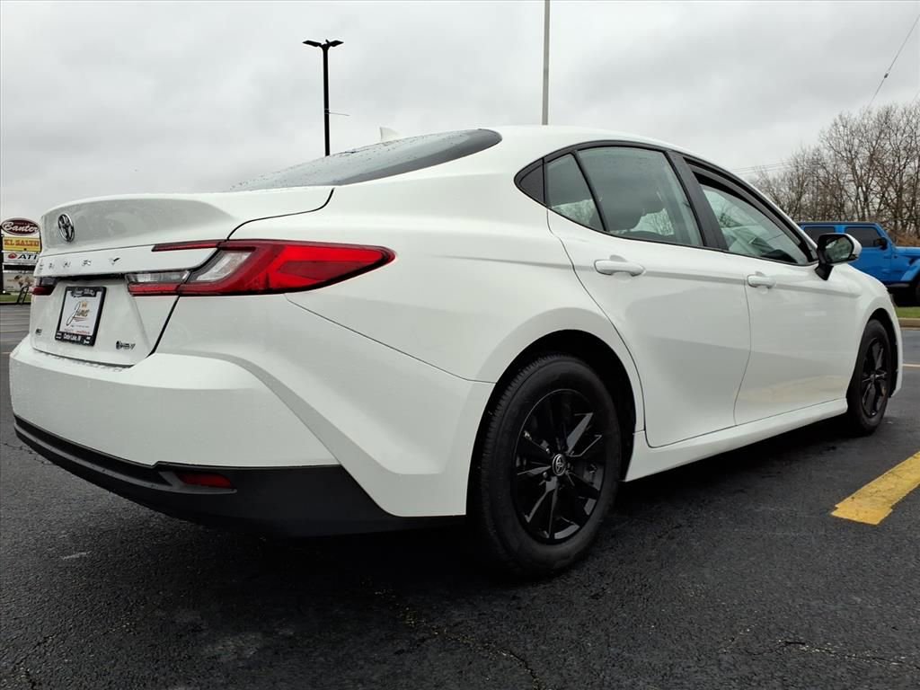 Used 2025 Toyota Camry LE image 6
