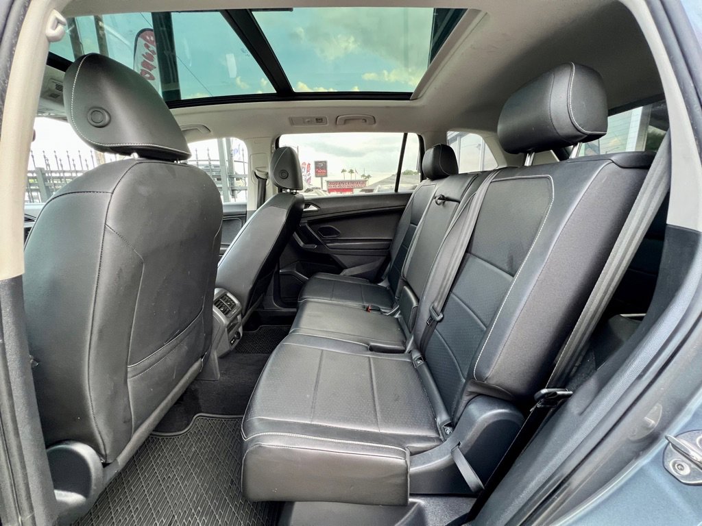 Used 2021 Volkswagen Tiguan SE w/ Panoramic Sunroof Package FWD image 18
