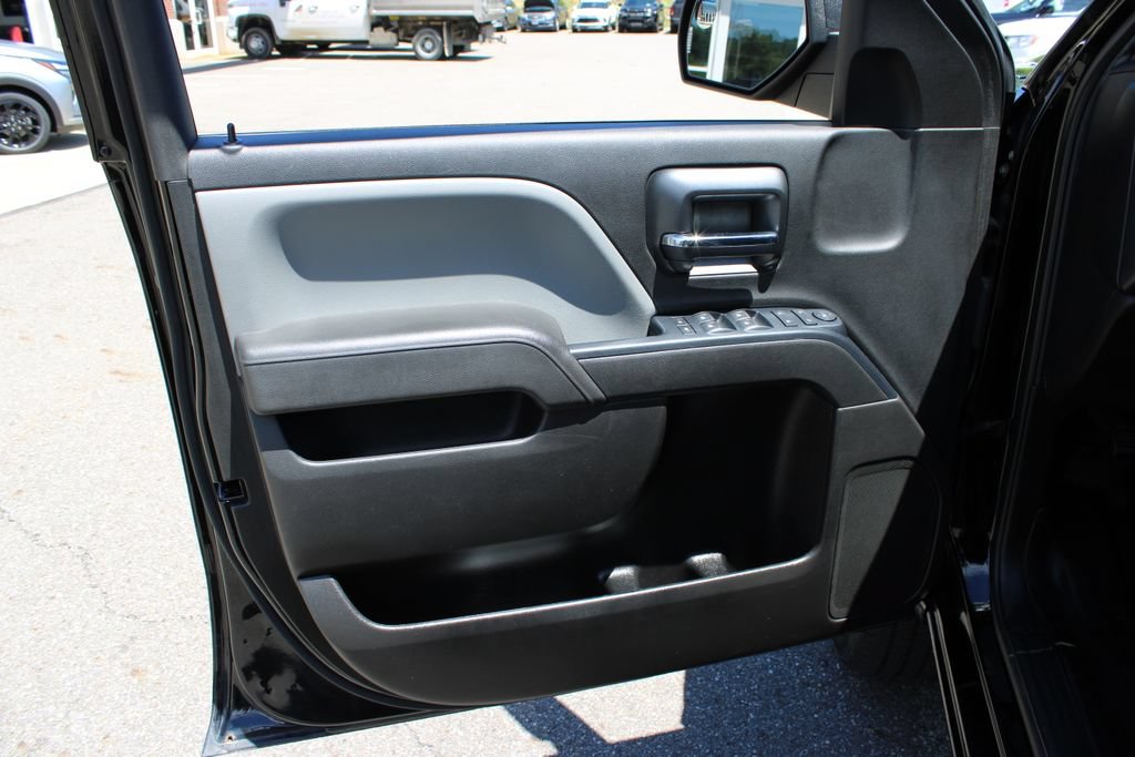 Used 2017 Chevrolet Silverado 1500 Custom w/ Custom Convenience Package AWD/4WD image 10
