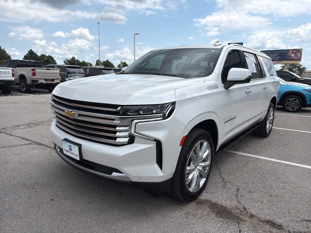 Used 2023 Chevrolet Suburban High Country w/ Premium Package 2 AWD/4WD image 7