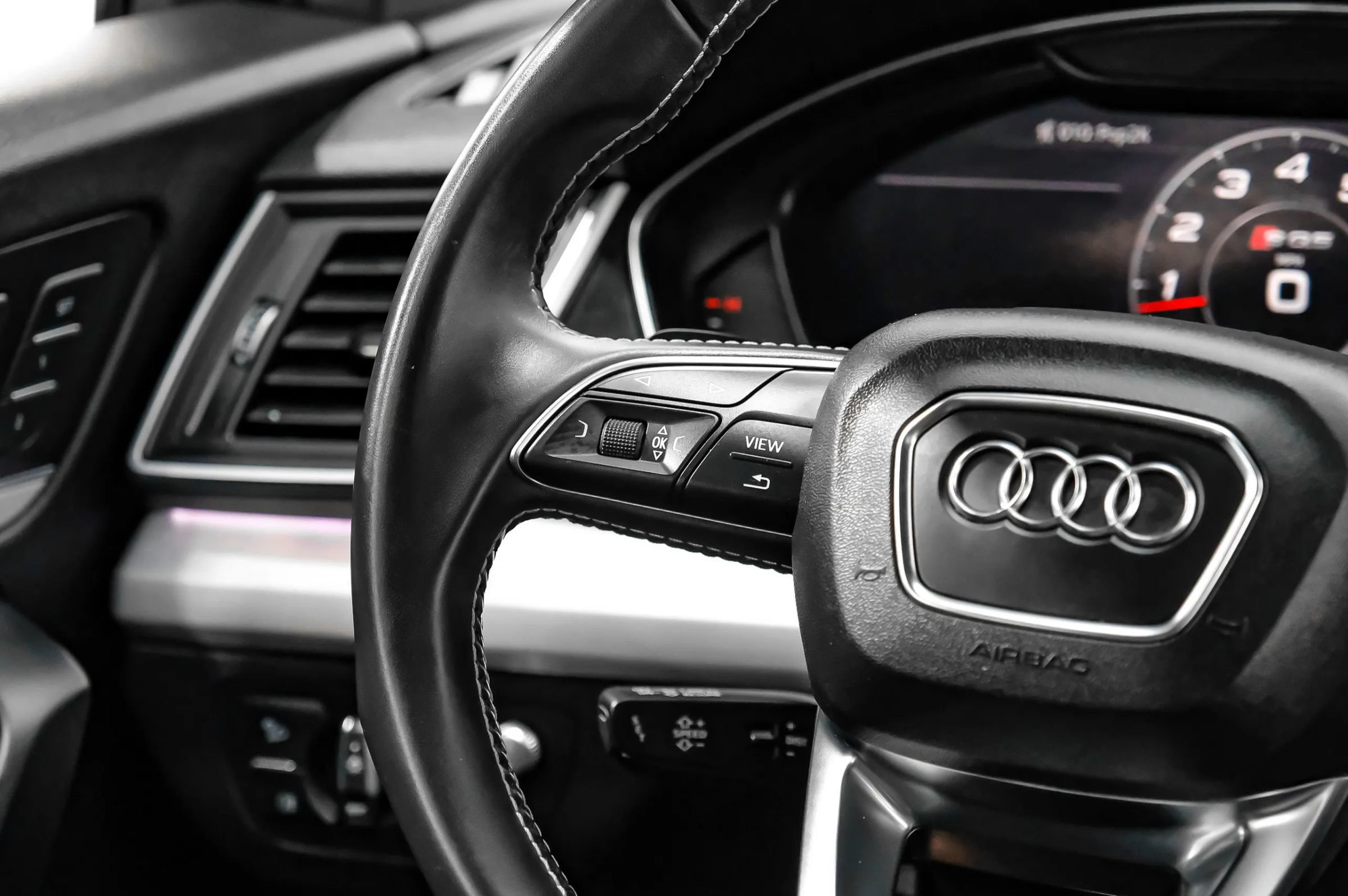 Used 2018 Audi SQ5 Prestige w/ Prestige Package AWD/4WD image 25