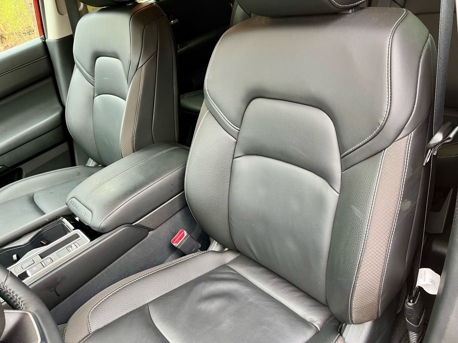 Used 2025 Nissan Pathfinder SL FWD image 4