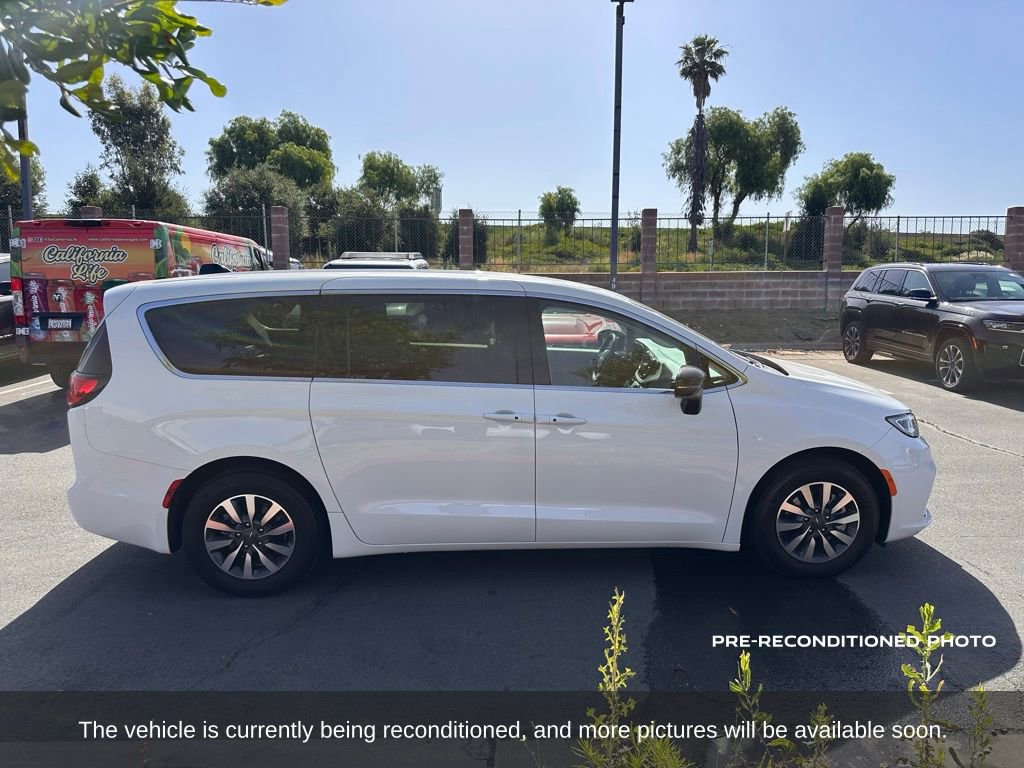 Used 2024 Chrysler Pacifica Select FWD image 7