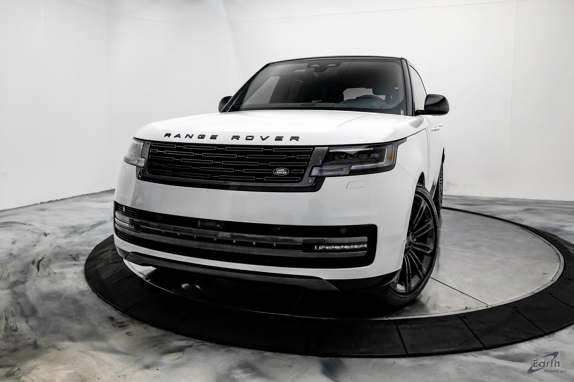 Used 2024 Land Rover Range Rover SE image 3