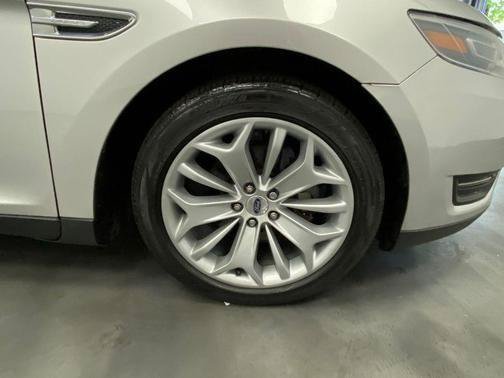 Used 2019 Ford Taurus Limited FWD image 17