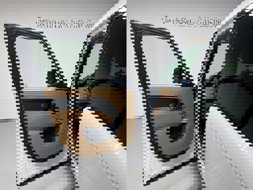 Used 2024 Land Rover Range Rover Long Wheelbase SE image 16